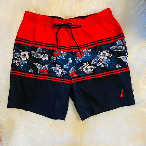 NAUTICA MEN’S DESIGNER BATHING SUIT IN GREAT CONDITION. FRONT SIDE POCKETS. - Picture 4 of 10